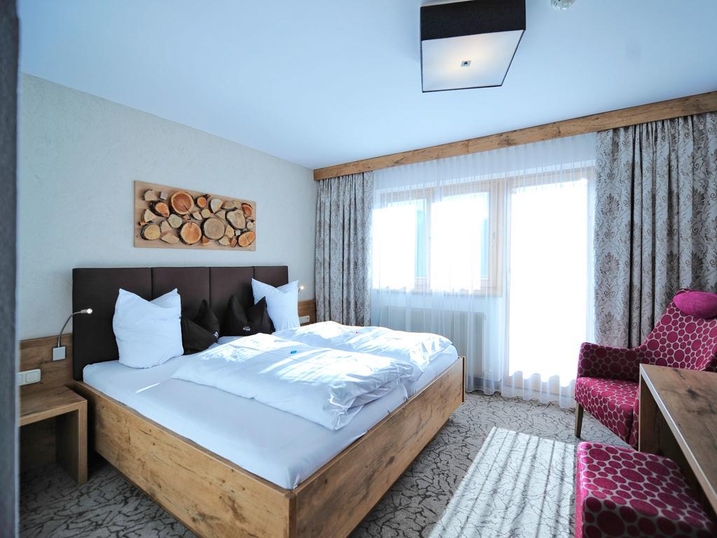 Hotel Roeck Garni Fiss Ngoại thất bức ảnh