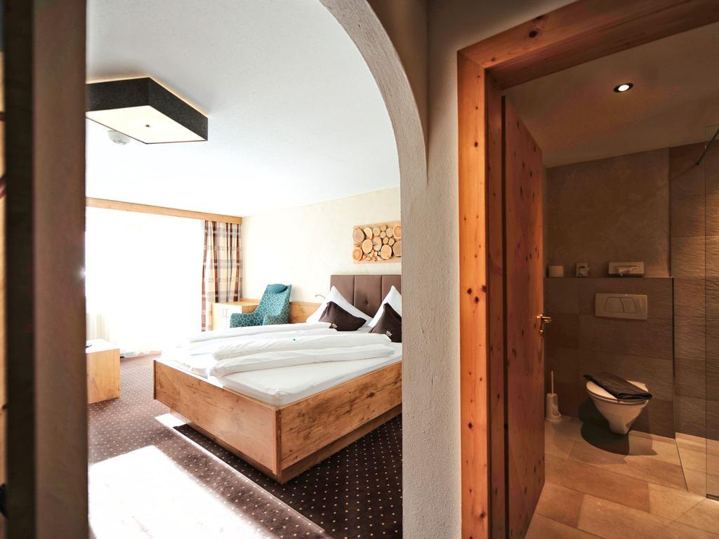 Hotel Roeck Garni Fiss Ngoại thất bức ảnh