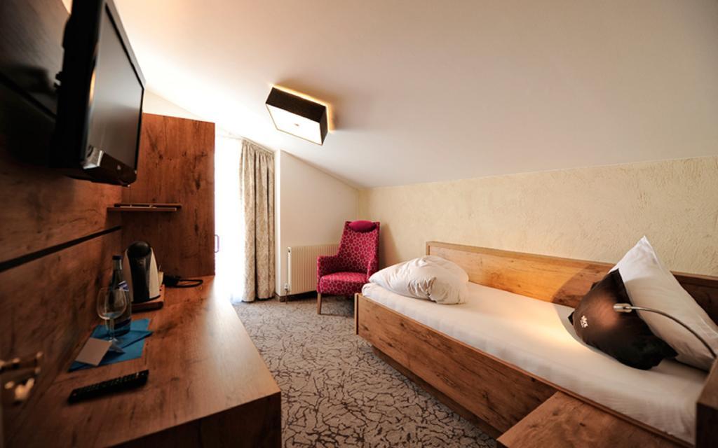 Hotel Roeck Garni Fiss Ngoại thất bức ảnh