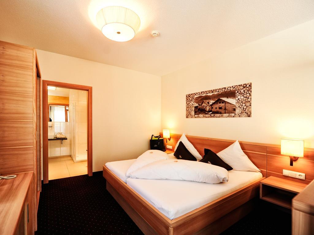 Hotel Roeck Garni Fiss Ngoại thất bức ảnh