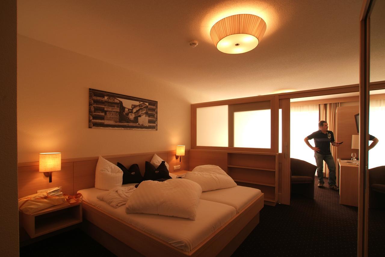 Hotel Roeck Garni Fiss Ngoại thất bức ảnh