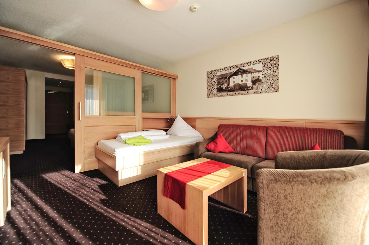 Hotel Roeck Garni Fiss Ngoại thất bức ảnh